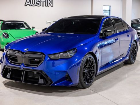 Used 2025 BMW M5 w/ Executive Package image 12
