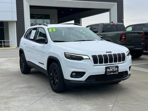 Certified 2023 Jeep Cherokee Altitude Lux image 8