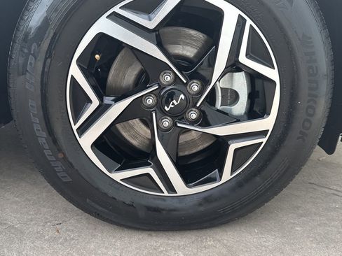 Used 2025 Kia Sportage LX image 28