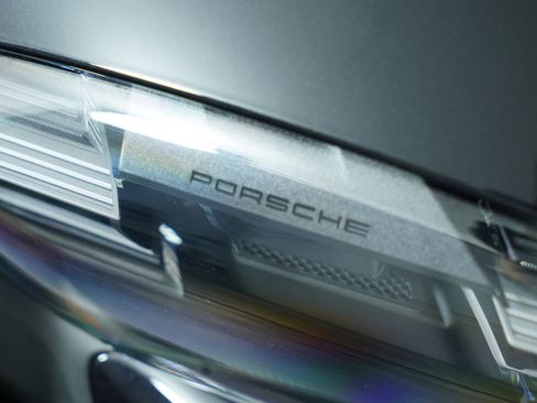 Used 2022 Porsche Taycan RWD image 18