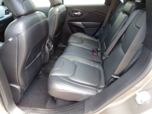 Used 2019 Jeep Cherokee 4WD Limited w/ Luxury Group w/ Luxury Group image 38
