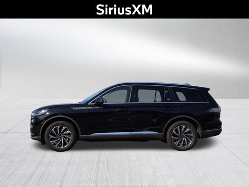 Used 2025 Lincoln Aviator AWD image 5