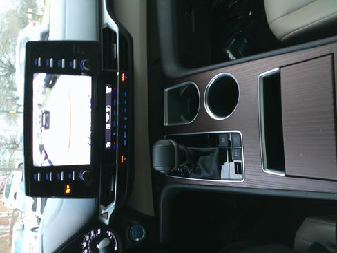 Used 2024 Toyota Sienna XLE image 27