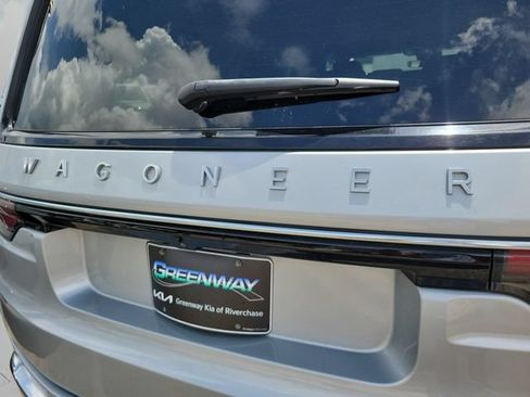 Used 2024 Jeep Wagoneer L Series II w/ Flexible Seating Group AWD/4WD image 36