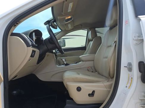 Used 2019 Jeep Grand Cherokee Limited image 16