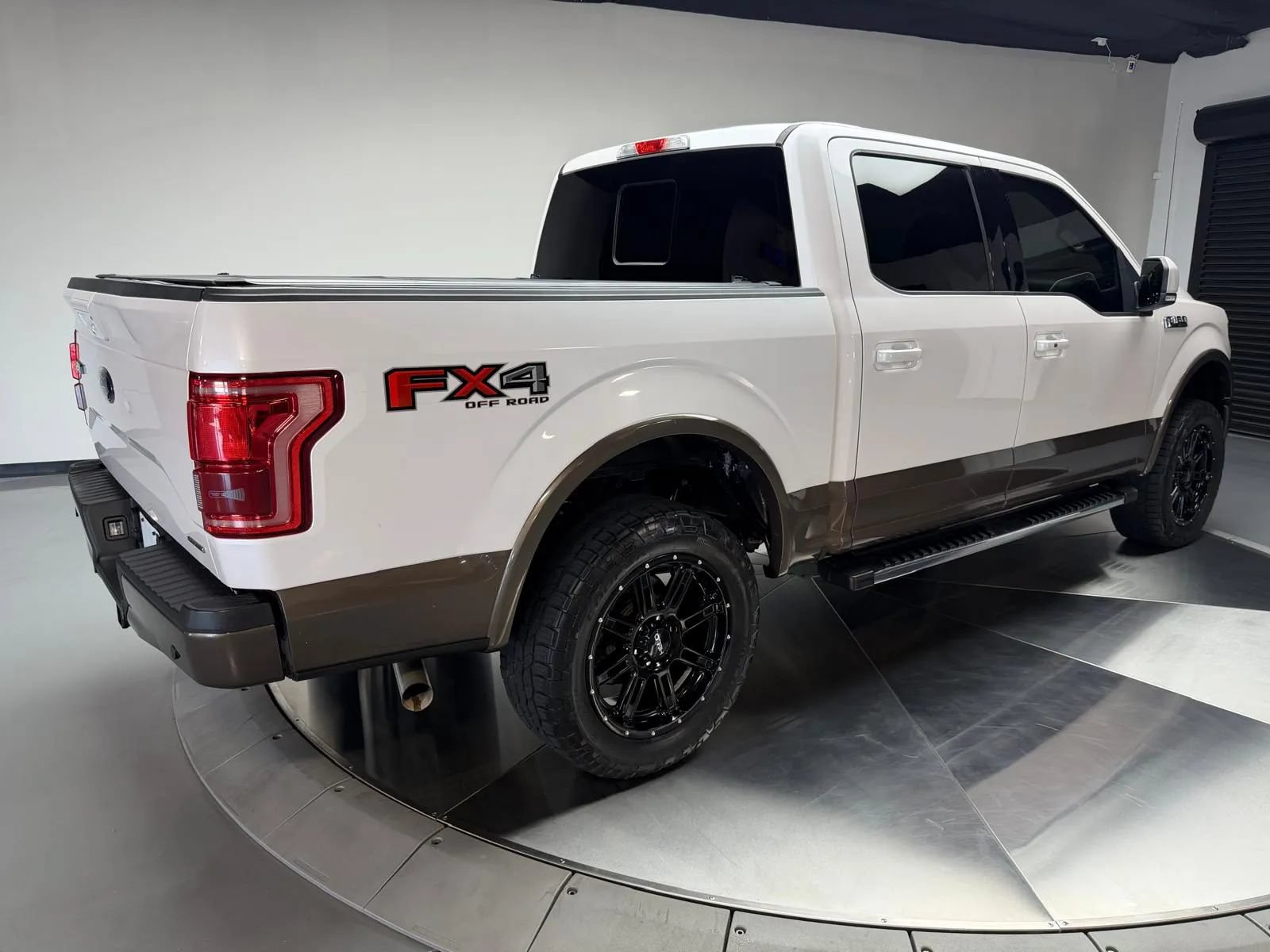 Used 2015 Ford F150 Lariat w/ Equipment Group 501A Mid AWD/4WD image 2