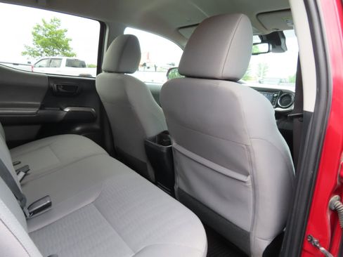 Used 2019 Toyota Tacoma TRD Off-Road image 38