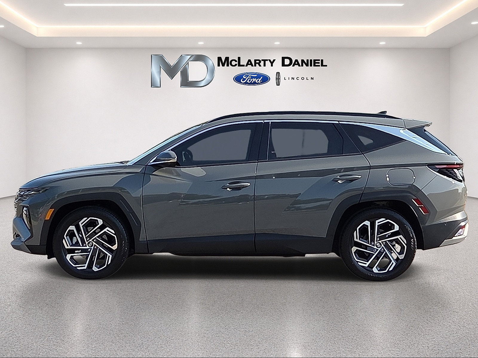 Used 2025 Hyundai Tucson Limited FWD image 3