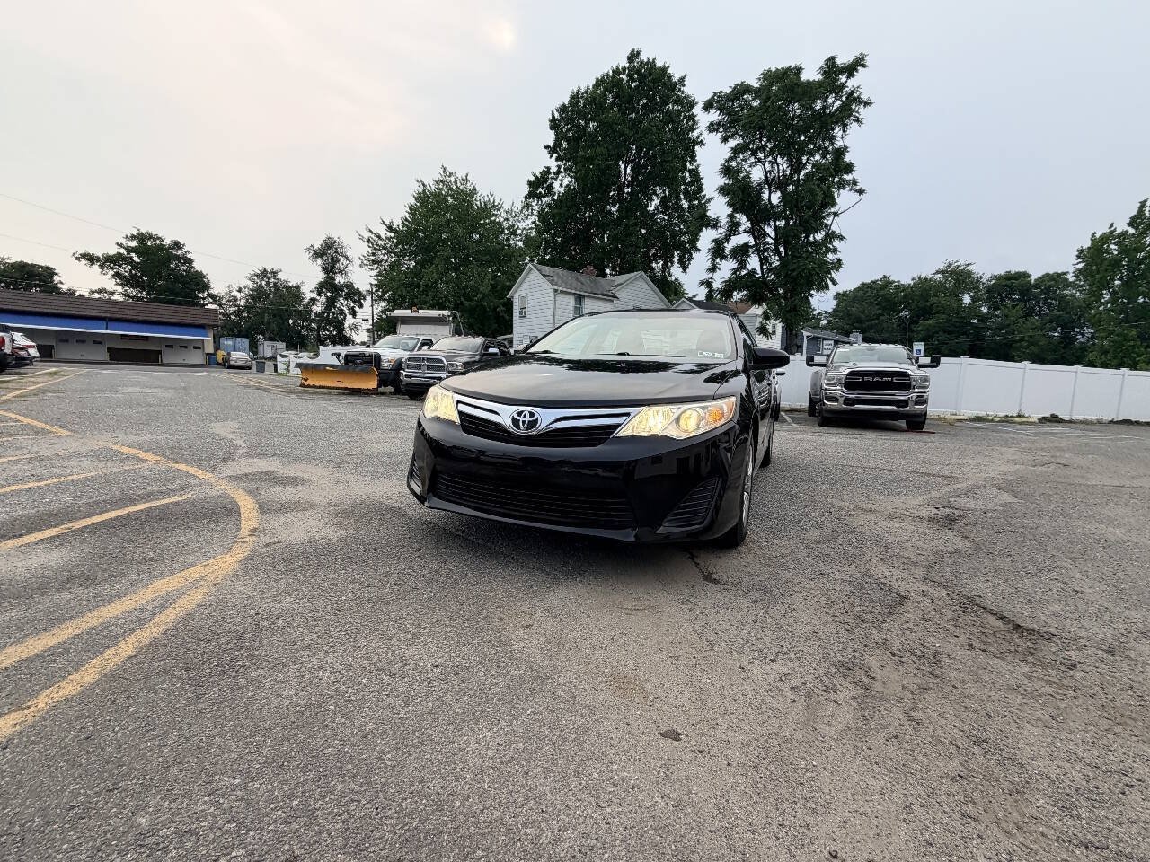 Used 2012 Toyota Camry LE FWD image 2