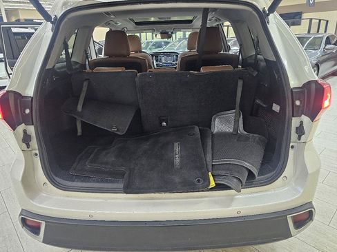 Used 2019 Toyota Highlander Limited Platinum FWD image 13