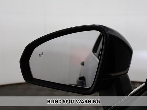 Used 2023 Volkswagen Taos SE w/ Panoramic Sunroof Package image 5