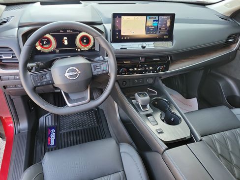 Used 2025 Nissan Rogue Platinum w/ Platinum Premium Package FWD image 14