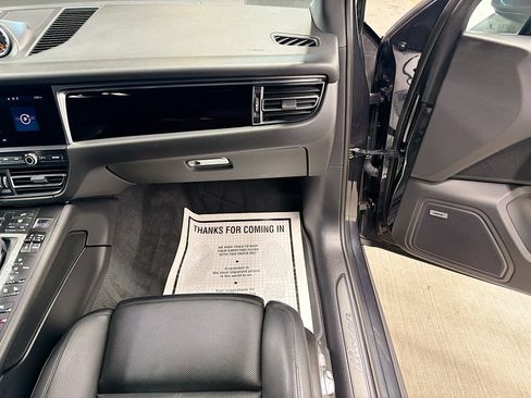 Certified 2021 Porsche Macan image 18