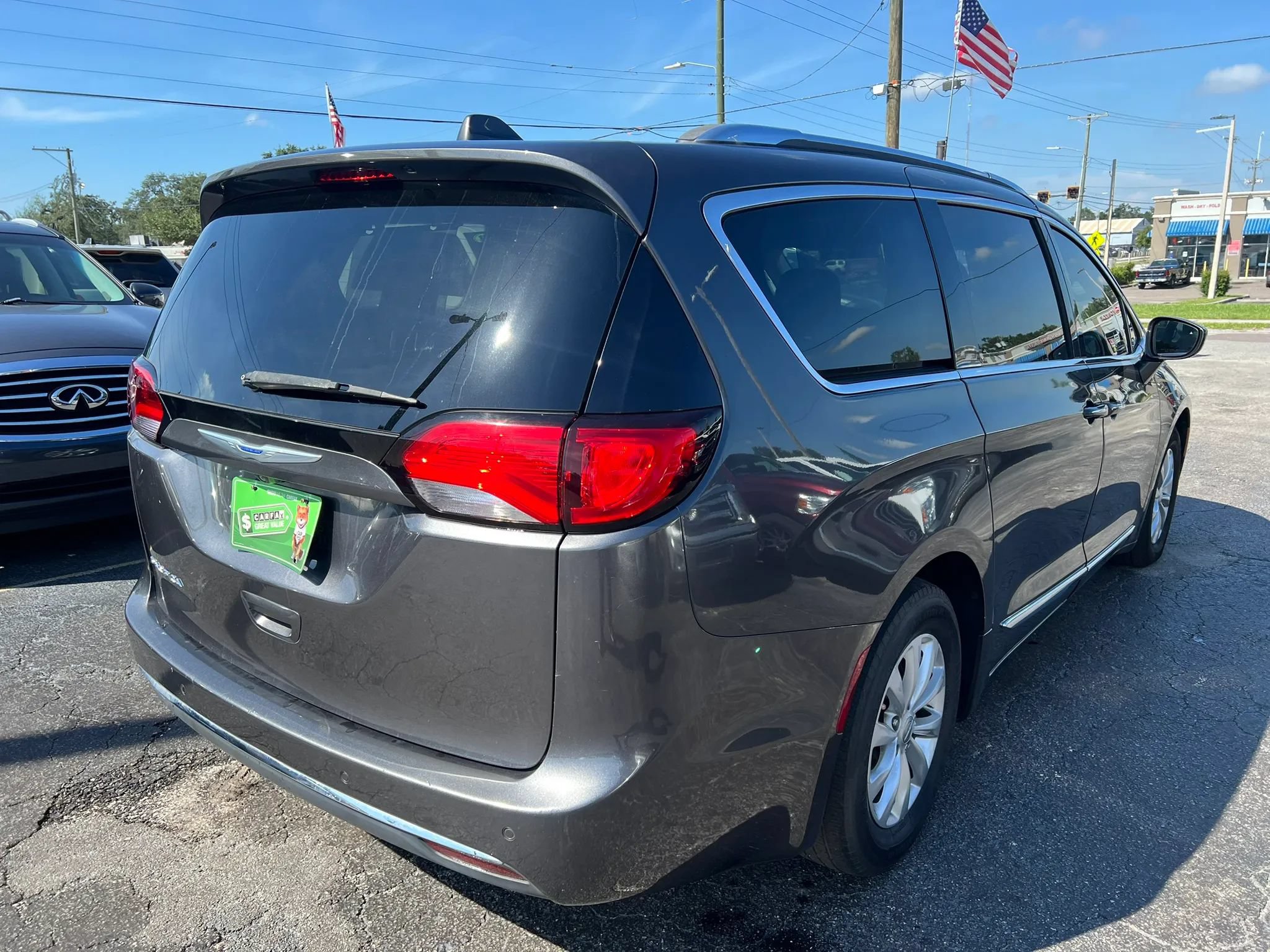 Used 2018 Chrysler Pacifica Touring-L FWD image 5