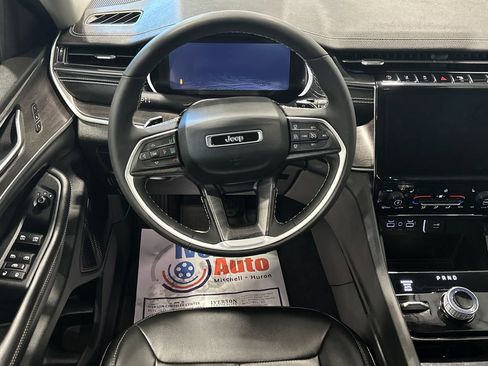 Used 2023 Jeep Grand Cherokee L Limited AWD/4WD image 27