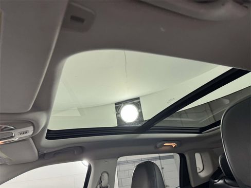 Used 2019 Jeep Compass Latitude w/ Cold Weather Group image 32