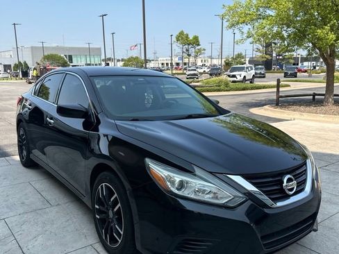 Used 2017 Nissan Altima 2.5 S FWD image 3