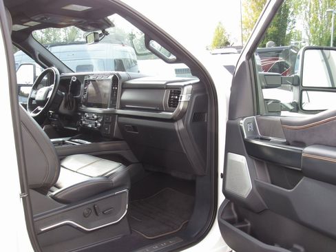 Used 2024 Ford F450 Platinum w/ FX4 Off-Road Package image 23