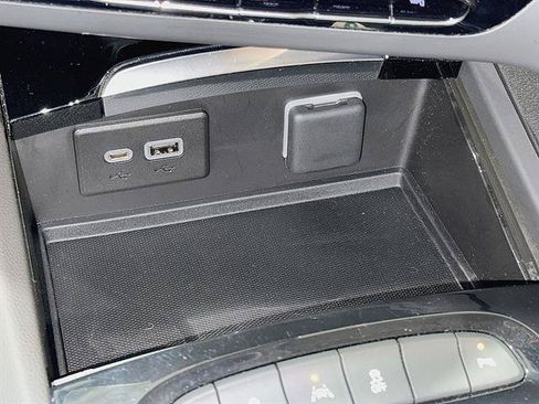 Used 2023 Buick Envision Essence AWD/4WD image 32