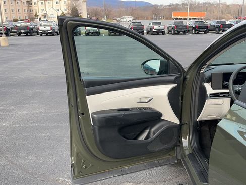 Certified 2025 Hyundai Tucson SE image 19