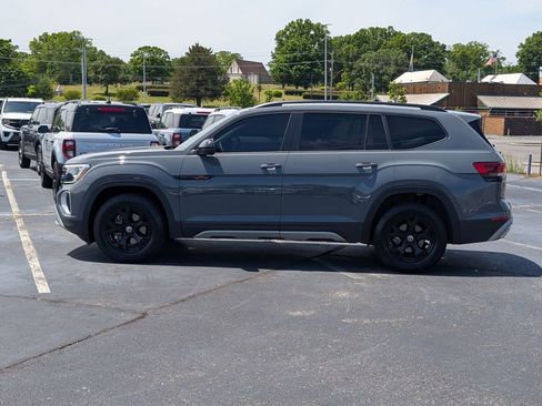 Used 2025 Volkswagen Atlas Peak Edition SE AWD/4WD image 5