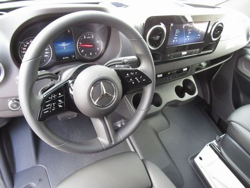 New 2025 Mercedes-Benz Sprinter 4500 image 32