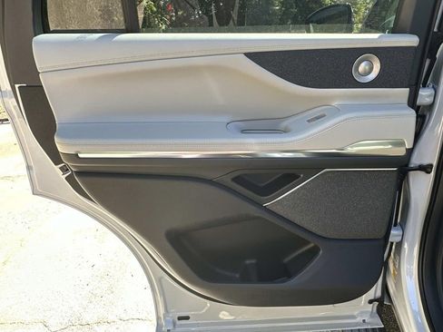 New 2025 Lincoln Navigator Reserve image 25