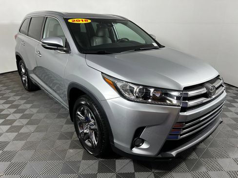Used 2018 Toyota Highlander Limited Platinum AWD/4WD image 3