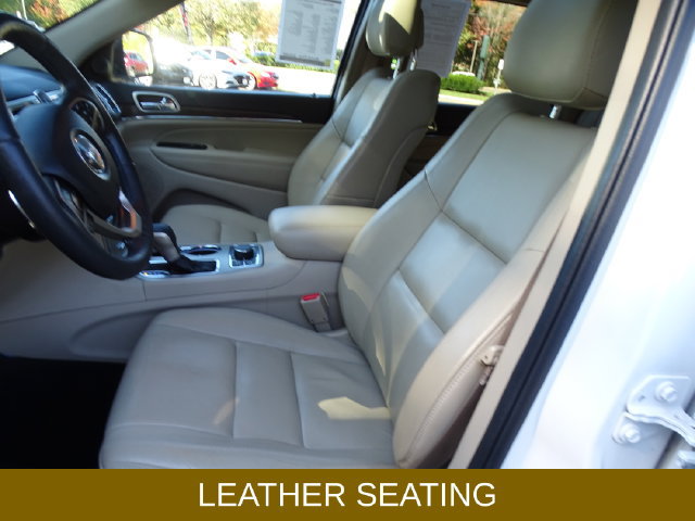 Used 2017 Jeep Grand Cherokee Limited AWD/4WD image 3
