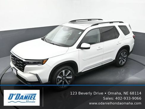 Used 2024 Honda Pilot Touring image 16