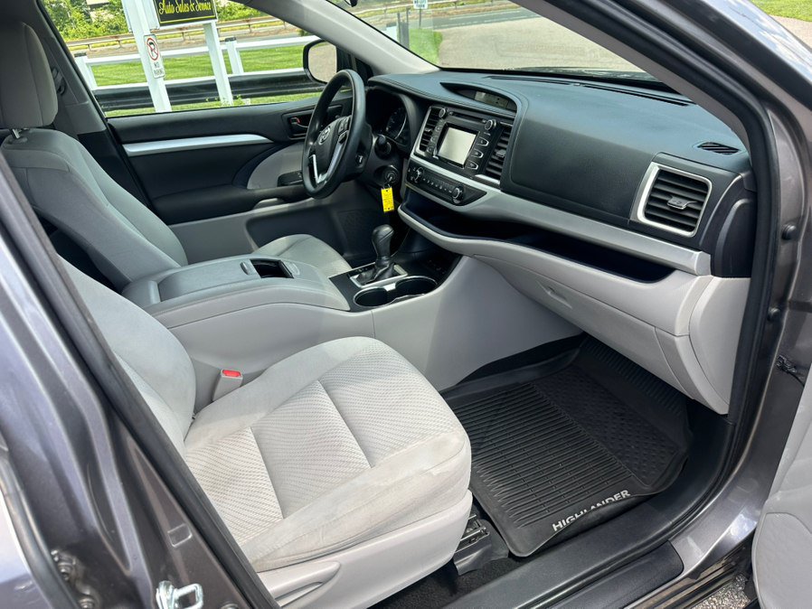 Used 2017 Toyota Highlander LE AWD/4WD image 14
