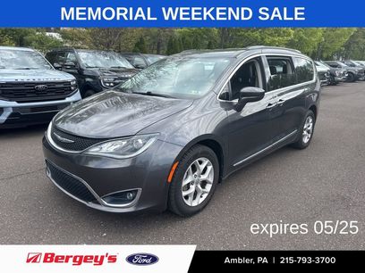 Used 2017 Chrysler Pacifica Touring-L w/ Tire & Wheel Group