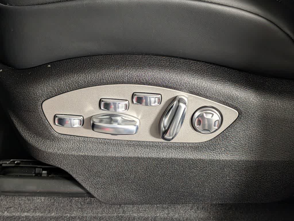 Used 2026 Porsche Macan AWD/4WD image 29