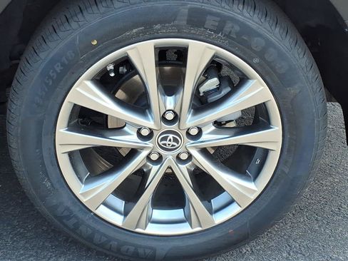 Used 2018 Toyota RAV4 Limited w/ Advanced Technology Package AWD/4WD image 11