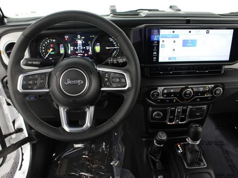 Used 2025 Jeep Wrangler Unlimited Sahara AWD/4WD image 10