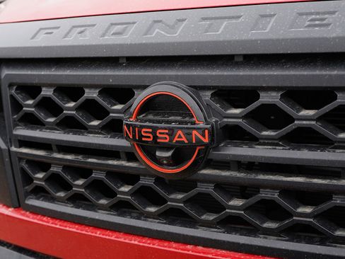 Used 2022 Nissan Frontier Pro-X RWD image 2