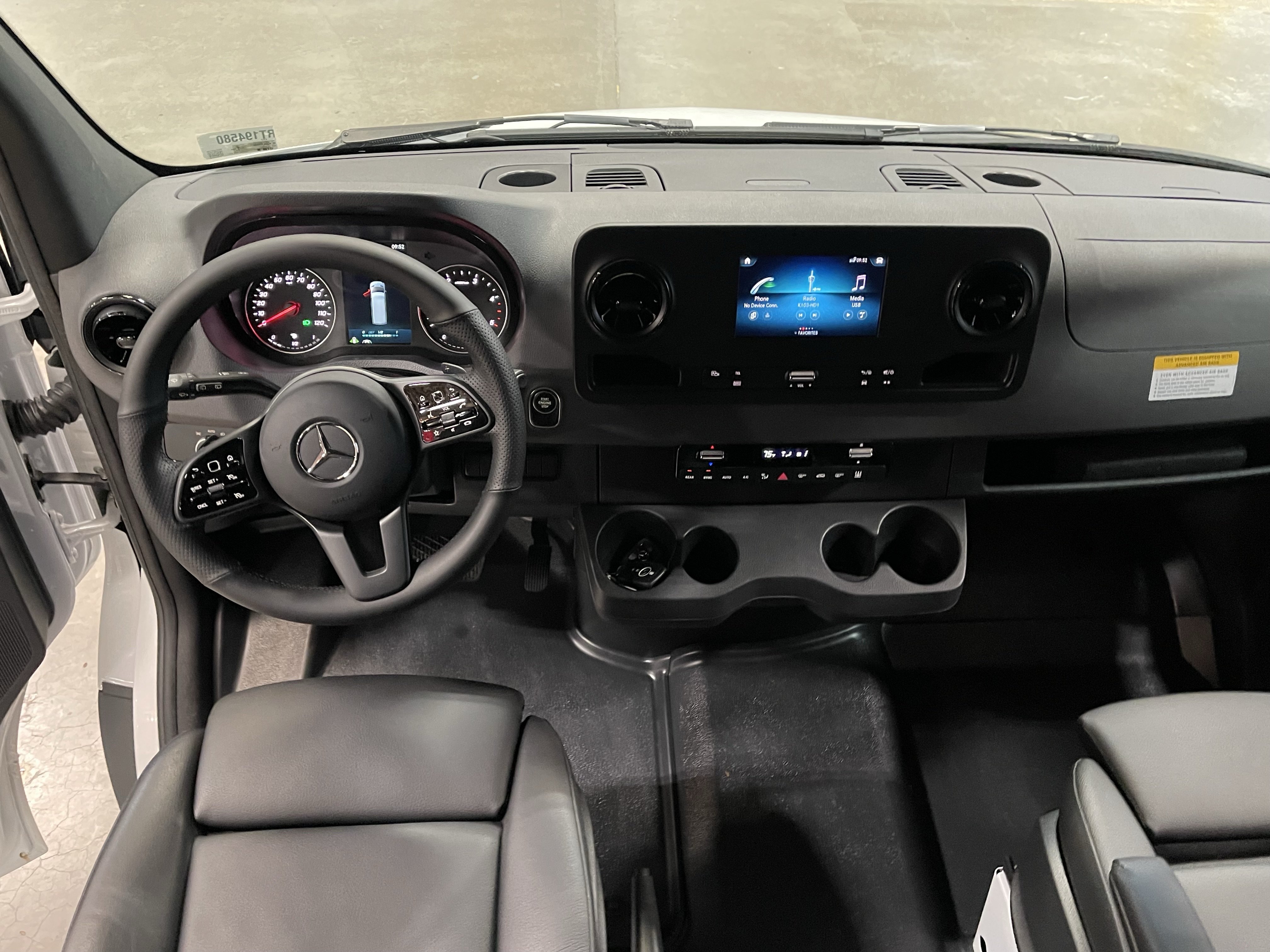 Used 2024 Mercedes-Benz Sprinter 2500 image 15