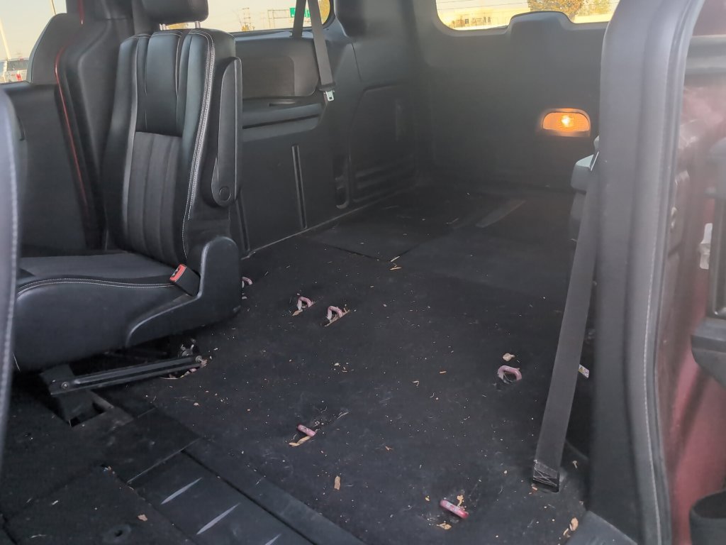 Used 2014 Chrysler Town & Country S FWD image 12