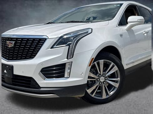 Used 2021 Cadillac XT5 Premium Luxury w/ Platinum Package FWD image 2