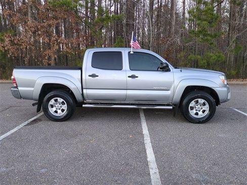 Used 2015 Toyota Tacoma PreRunner image 3