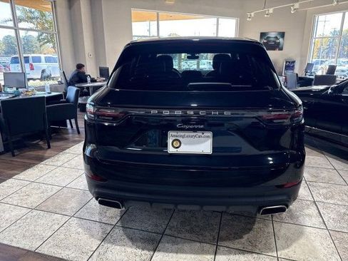 Used 2022 Porsche Cayenne image 6