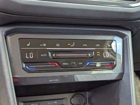 Used 2022 Volkswagen Tiguan SE image 20