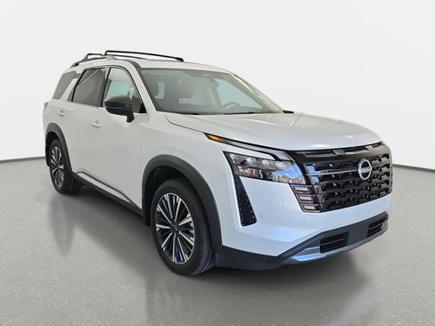 New 2026 Nissan Pathfinder Platinum image 3