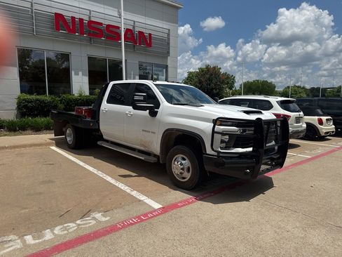 Used 2024 Chevrolet Silverado 3500 LT w/ Convenience Package AWD/4WD image 2