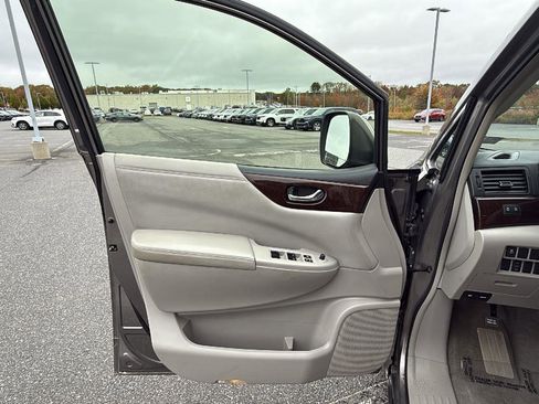 Used 2015 Nissan Quest SV image 23