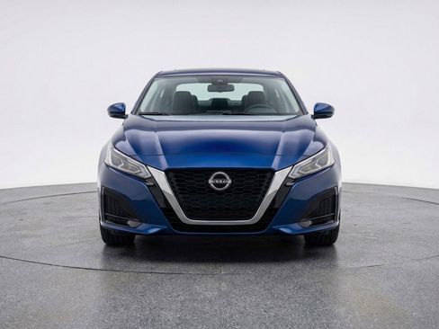 Used 2025 Nissan Altima 2.5 SV image 2