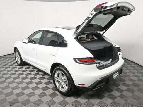 Certified 2025 Porsche Macan image 32