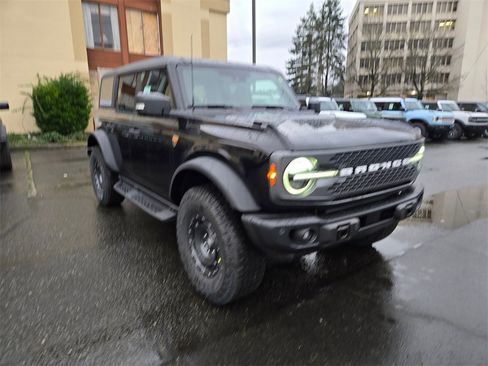 New 2025 Ford Bronco Badlands image 3