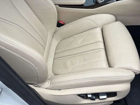 Used 2019 BMW 530i w/ Convenience Package image 28