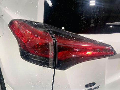 Used 2018 Toyota RAV4 XLE AWD/4WD image 29
